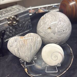 Amazing Mexican white lace agate & shiva eye shell bundle . Sphere,Heart & Eye